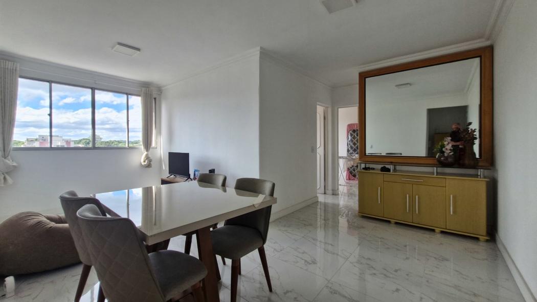 Apartamento com dois dormitórios, andar alto no Bigorrilho